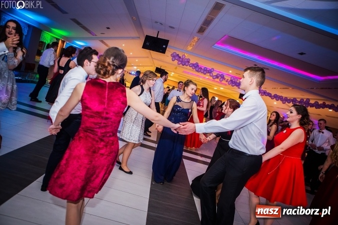 Zdjęcie w galerii na portalu naszraciborz.pl: Studniówki 2017. Tak się bawi II Liceum Ogólnokształcące wiadomości z regionu