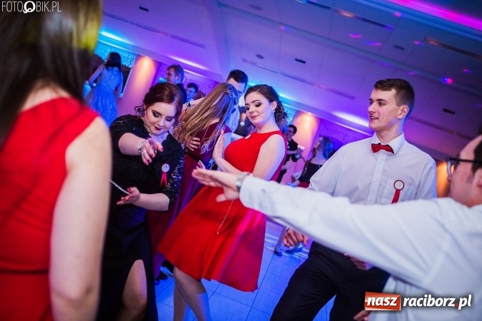 Zdjęcie w galerii na portalu naszraciborz.pl: Studniówki 2017. Tak się bawi II Liceum Ogólnokształcące wiadomości z regionu