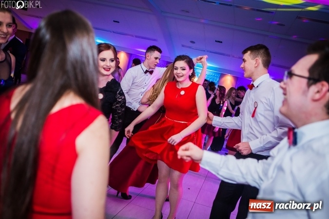 Zdjęcie w galerii na portalu naszraciborz.pl: Studniówki 2017. Tak się bawi II Liceum Ogólnokształcące wiadomości z regionu