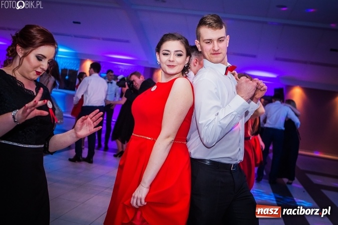 Zdjęcie w galerii na portalu naszraciborz.pl: Studniówki 2017. Tak się bawi II Liceum Ogólnokształcące wiadomości z regionu