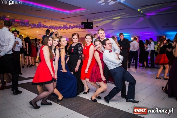 Zdjęcie w galerii na portalu naszraciborz.pl: Studniówki 2017. Tak się bawi II Liceum Ogólnokształcące wiadomości z regionu