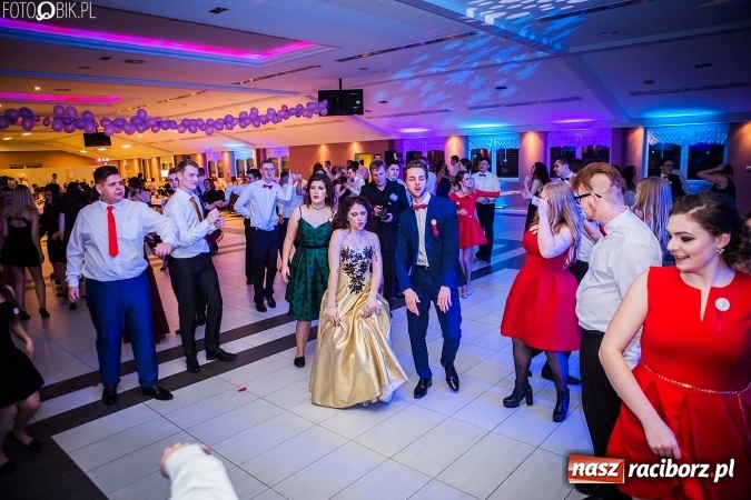 Zdjęcie w galerii na portalu naszraciborz.pl: Studniówki 2017. Tak się bawi II Liceum Ogólnokształcące wiadomości z regionu