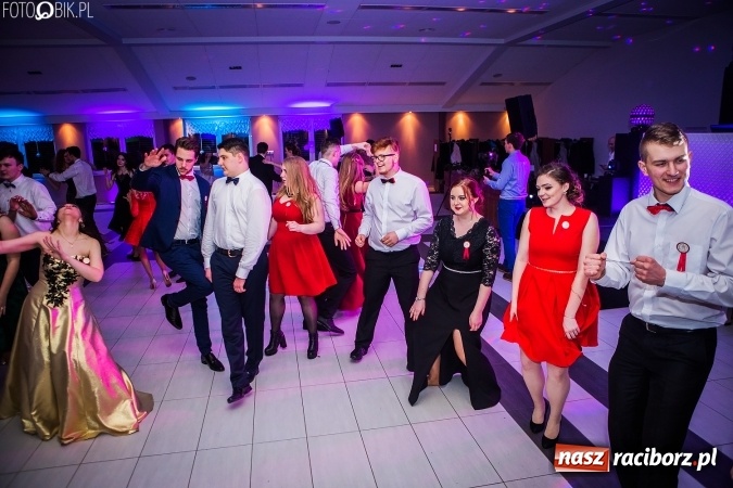 Zdjęcie w galerii na portalu naszraciborz.pl: Studniówki 2017. Tak się bawi II Liceum Ogólnokształcące wiadomości z regionu