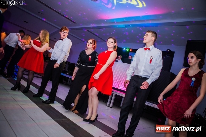 Zdjęcie w galerii na portalu naszraciborz.pl: Studniówki 2017. Tak się bawi II Liceum Ogólnokształcące wiadomości z regionu