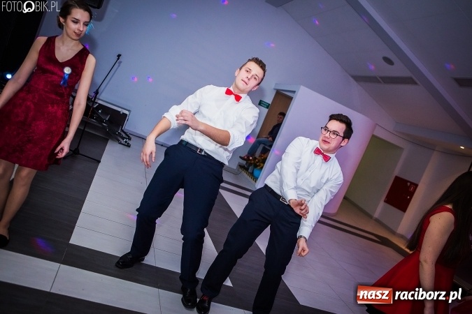 Zdjęcie w galerii na portalu naszraciborz.pl: Studniówki 2017. Tak się bawi II Liceum Ogólnokształcące wiadomości z regionu