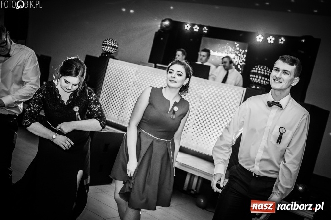 Zdjęcie w galerii na portalu naszraciborz.pl: Studniówki 2017. Tak się bawi II Liceum Ogólnokształcące wiadomości z regionu