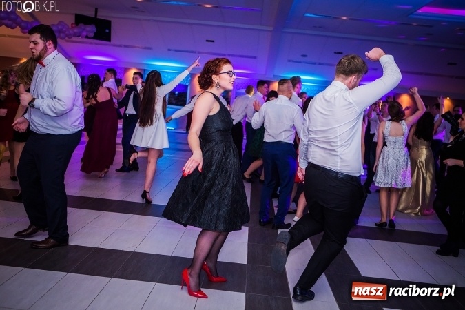 Zdjęcie w galerii na portalu naszraciborz.pl: Studniówki 2017. Tak się bawi II Liceum Ogólnokształcące wiadomości z regionu