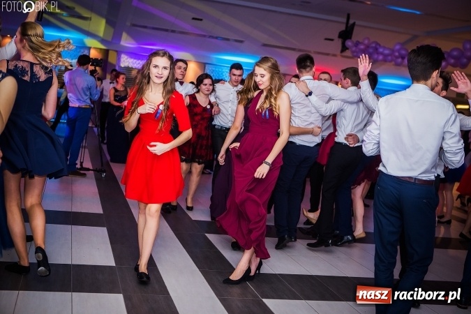 Zdjęcie w galerii na portalu naszraciborz.pl: Studniówki 2017. Tak się bawi II Liceum Ogólnokształcące wiadomości z regionu