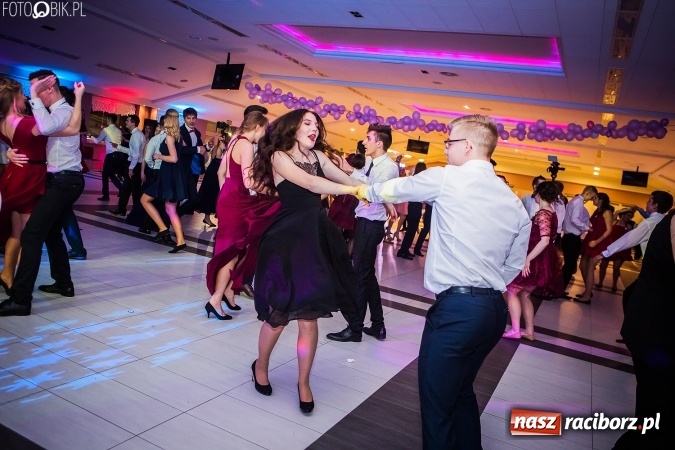 Zdjęcie w galerii na portalu naszraciborz.pl: Studniówki 2017. Tak się bawi II Liceum Ogólnokształcące wiadomości z regionu