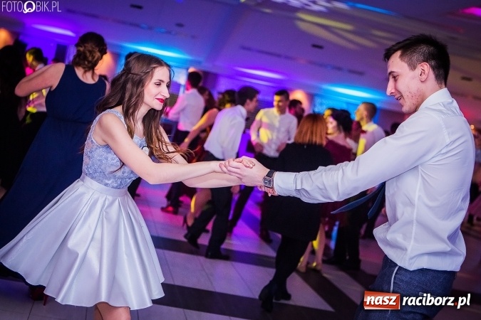 Zdjęcie w galerii na portalu naszraciborz.pl: Studniówki 2017. Tak się bawi II Liceum Ogólnokształcące wiadomości z regionu