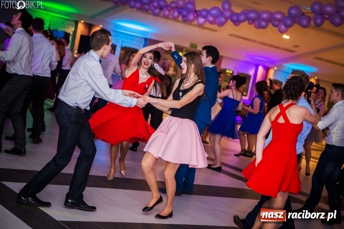 Zdjęcie w galerii na portalu naszraciborz.pl: Studniówki 2017. Tak się bawi II Liceum Ogólnokształcące wiadomości z regionu