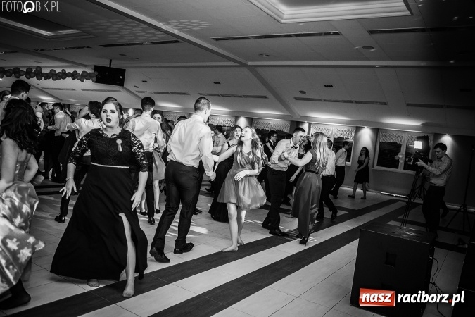 Zdjęcie w galerii na portalu naszraciborz.pl: Studniówki 2017. Tak się bawi II Liceum Ogólnokształcące wiadomości z regionu