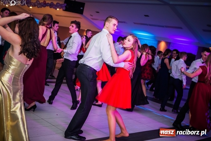 Zdjęcie w galerii na portalu naszraciborz.pl: Studniówki 2017. Tak się bawi II Liceum Ogólnokształcące wiadomości z regionu