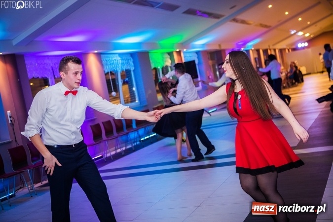 Zdjęcie w galerii na portalu naszraciborz.pl: Studniówki 2017. Tak się bawi II Liceum Ogólnokształcące wiadomości z regionu