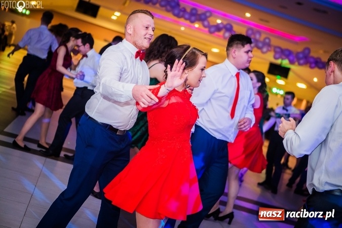 Zdjęcie w galerii na portalu naszraciborz.pl: Studniówki 2017. Tak się bawi II Liceum Ogólnokształcące wiadomości z regionu