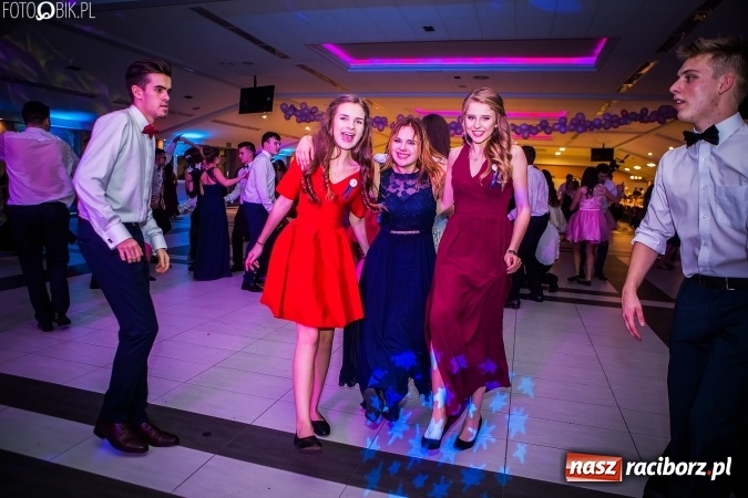 Zdjęcie w galerii na portalu naszraciborz.pl: Studniówki 2017. Tak się bawi II Liceum Ogólnokształcące wiadomości z regionu