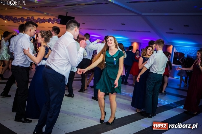 Zdjęcie w galerii na portalu naszraciborz.pl: Studniówki 2017. Tak się bawi II Liceum Ogólnokształcące wiadomości z regionu