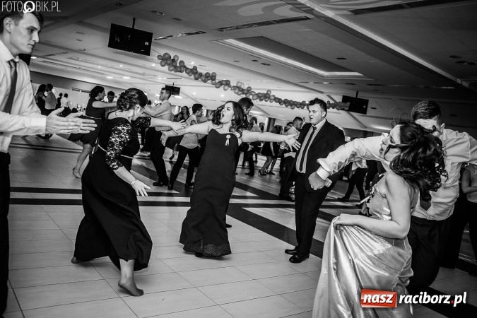 Zdjęcie w galerii na portalu naszraciborz.pl: Studniówki 2017. Tak się bawi II Liceum Ogólnokształcące wiadomości z regionu