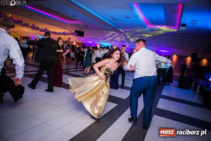 Zdjęcie w galerii na portalu naszraciborz.pl: Studniówki 2017. Tak się bawi II Liceum Ogólnokształcące wiadomości z regionu