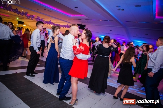 Zdjęcie w galerii na portalu naszraciborz.pl: Studniówki 2017. Tak się bawi II Liceum Ogólnokształcące wiadomości z regionu