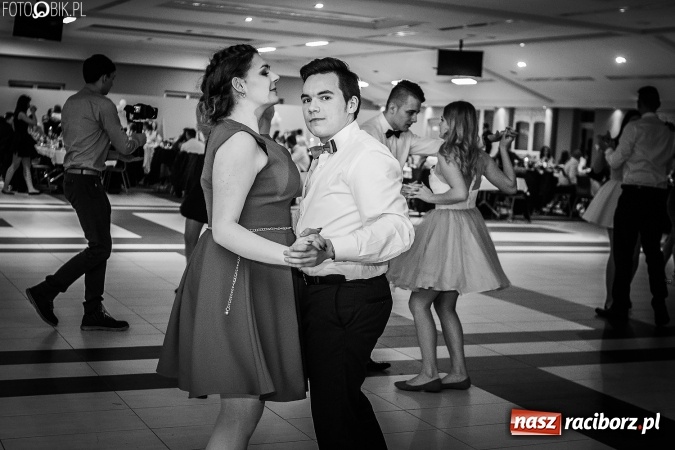 Zdjęcie w galerii na portalu naszraciborz.pl: Studniówki 2017. Tak się bawi II Liceum Ogólnokształcące wiadomości z regionu