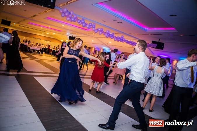 Zdjęcie w galerii na portalu naszraciborz.pl: Studniówki 2017. Tak się bawi II Liceum Ogólnokształcące wiadomości z regionu