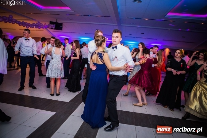 Zdjęcie w galerii na portalu naszraciborz.pl: Studniówki 2017. Tak się bawi II Liceum Ogólnokształcące wiadomości z regionu