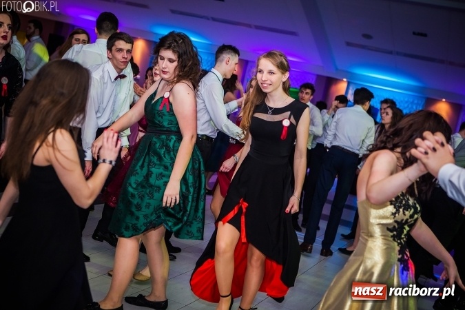 Zdjęcie w galerii na portalu naszraciborz.pl: Studniówki 2017. Tak się bawi II Liceum Ogólnokształcące wiadomości z regionu