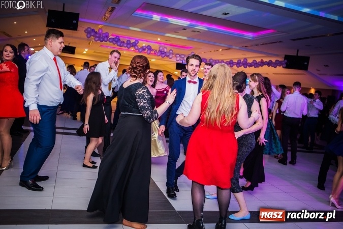 Zdjęcie w galerii na portalu naszraciborz.pl: Studniówki 2017. Tak się bawi II Liceum Ogólnokształcące wiadomości z regionu