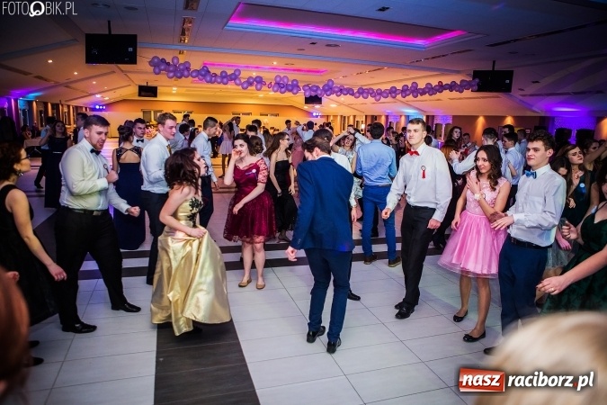 Zdjęcie w galerii na portalu naszraciborz.pl: Studniówki 2017. Tak się bawi II Liceum Ogólnokształcące wiadomości z regionu