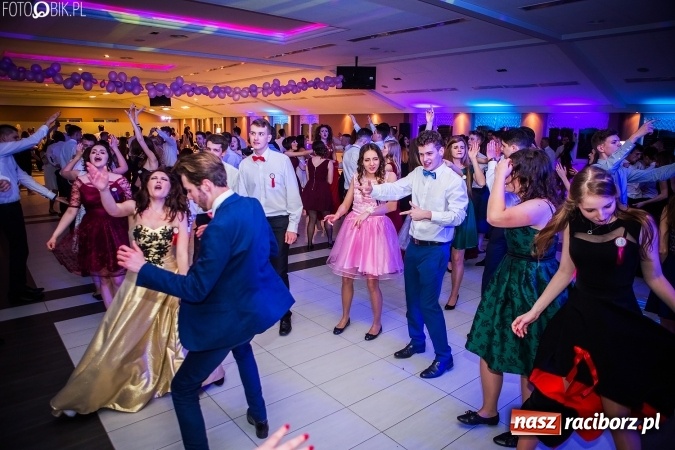 Zdjęcie w galerii na portalu naszraciborz.pl: Studniówki 2017. Tak się bawi II Liceum Ogólnokształcące wiadomości z regionu