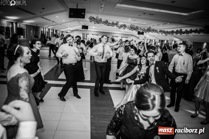 Zdjęcie w galerii na portalu naszraciborz.pl: Studniówki 2017. Tak się bawi II Liceum Ogólnokształcące wiadomości z regionu