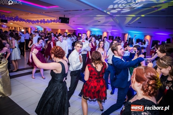 Zdjęcie w galerii na portalu naszraciborz.pl: Studniówki 2017. Tak się bawi II Liceum Ogólnokształcące wiadomości z regionu