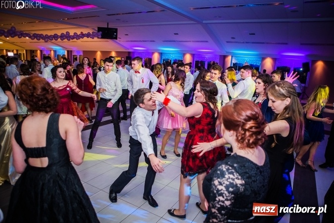 Zdjęcie w galerii na portalu naszraciborz.pl: Studniówki 2017. Tak się bawi II Liceum Ogólnokształcące wiadomości z regionu