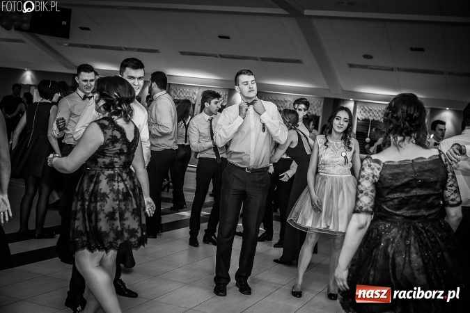 Zdjęcie w galerii na portalu naszraciborz.pl: Studniówki 2017. Tak się bawi II Liceum Ogólnokształcące wiadomości z regionu