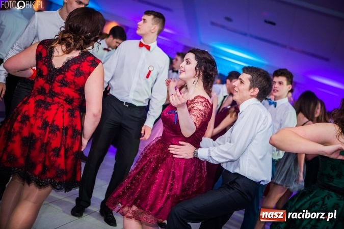 Zdjęcie w galerii na portalu naszraciborz.pl: Studniówki 2017. Tak się bawi II Liceum Ogólnokształcące wiadomości z regionu