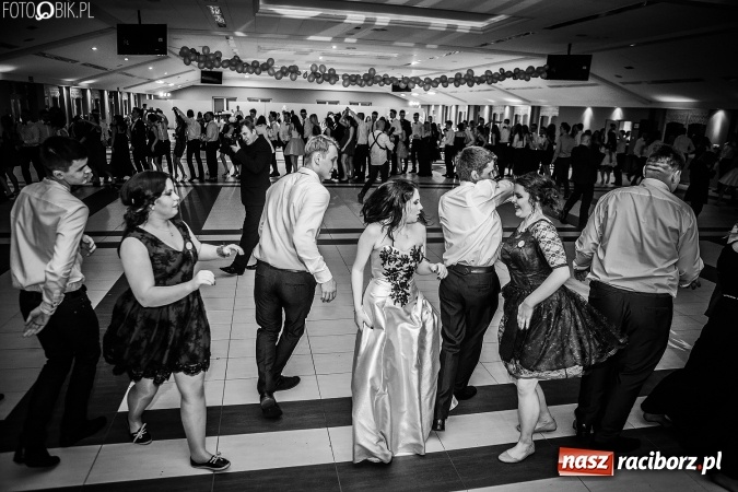 Zdjęcie w galerii na portalu naszraciborz.pl: Studniówki 2017. Tak się bawi II Liceum Ogólnokształcące wiadomości z regionu