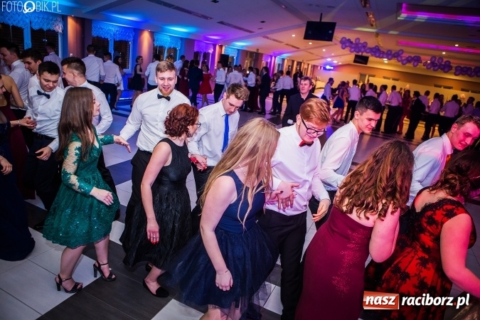 Zdjęcie w galerii na portalu naszraciborz.pl: Studniówki 2017. Tak się bawi II Liceum Ogólnokształcące wiadomości z regionu