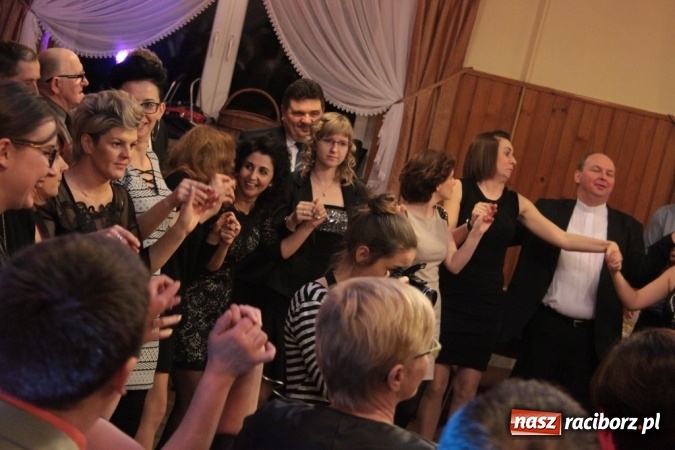 Zdjęcie w galerii na portalu naszraciborz.pl: Jubileuszowy bal walentynkowy Caritas w Wojnowicach  wiadomości z regionu