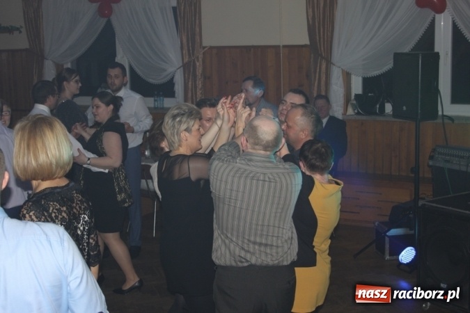 Zdjęcie w galerii na portalu naszraciborz.pl: Jubileuszowy bal walentynkowy Caritas w Wojnowicach  wiadomości z regionu