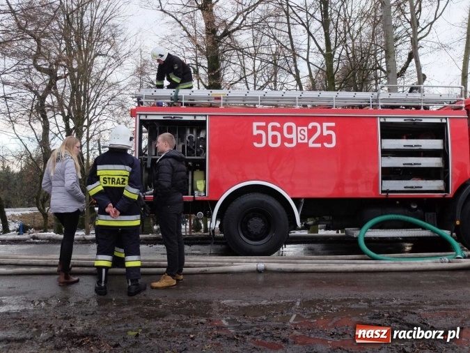 Zdjęcie w galerii na portalu naszraciborz.pl: Strażacy uratowali przed zalaniem zabytkowy drewniany kości&oacute;łek w Pietrowicach Wielkich wiadomości z regionu