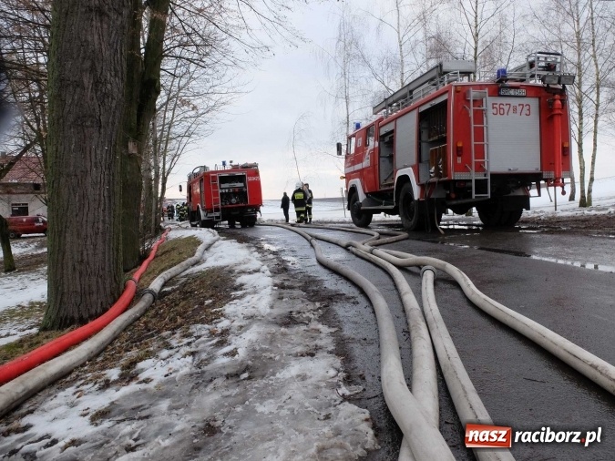 Zdjęcie w galerii na portalu naszraciborz.pl: Strażacy uratowali przed zalaniem zabytkowy drewniany kości&oacute;łek w Pietrowicach Wielkich wiadomości z regionu