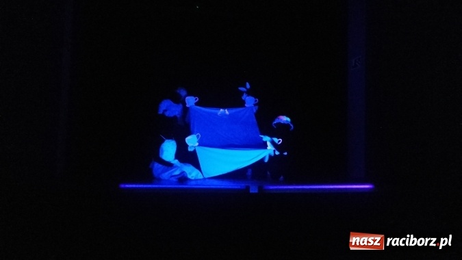 Zdjęcie w galerii na portalu naszraciborz.pl: Scena MDK. Alicja w krainie czarów  wiadomości z regionu