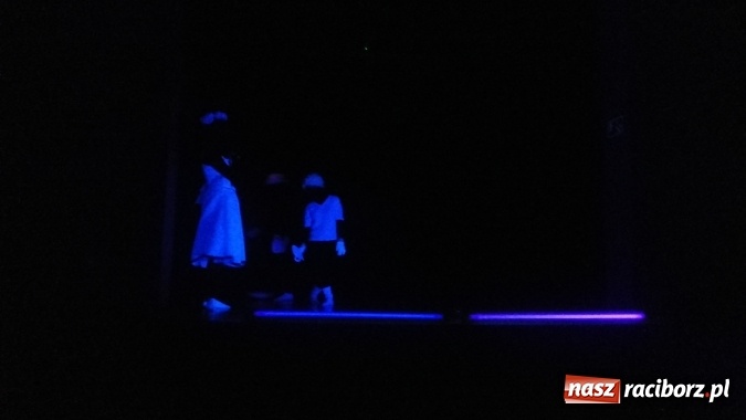 Zdjęcie w galerii na portalu naszraciborz.pl: Scena MDK. Alicja w krainie czarów  wiadomości z regionu