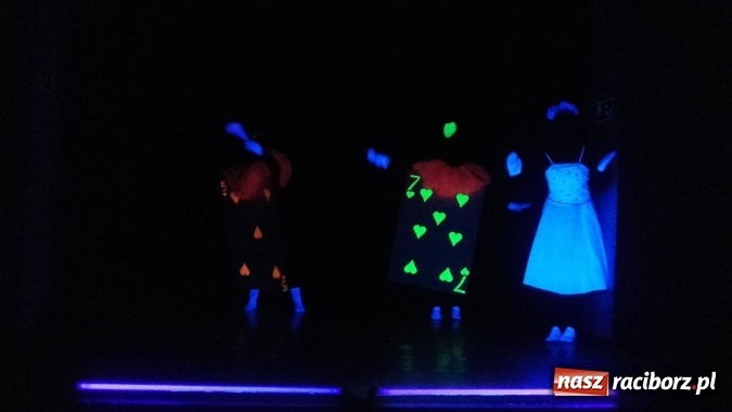 Zdjęcie w galerii na portalu naszraciborz.pl: Scena MDK. Alicja w krainie czarów  wiadomości z regionu
