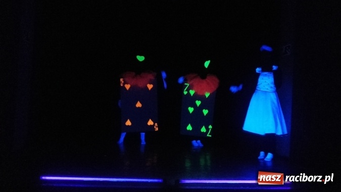 Zdjęcie w galerii na portalu naszraciborz.pl: Scena MDK. Alicja w krainie czarów  wiadomości z regionu