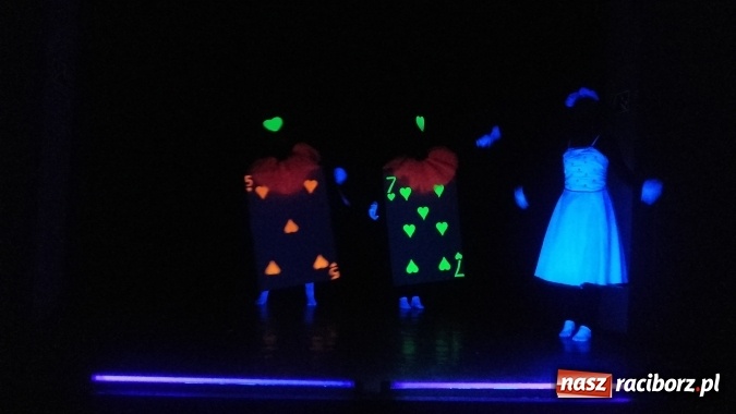 Zdjęcie w galerii na portalu naszraciborz.pl: Scena MDK. Alicja w krainie czarów  wiadomości z regionu