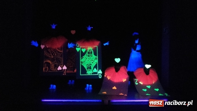 Zdjęcie w galerii na portalu naszraciborz.pl: Scena MDK. Alicja w krainie czarów  wiadomości z regionu