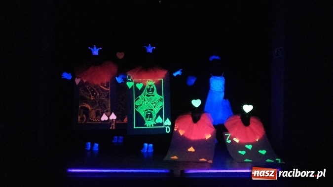 Zdjęcie w galerii na portalu naszraciborz.pl: Scena MDK. Alicja w krainie czarów  wiadomości z regionu