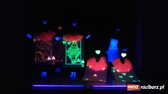 Zdjęcie w galerii na portalu naszraciborz.pl: Scena MDK. Alicja w krainie czarów  wiadomości z regionu